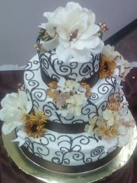 Beautiful Bridal Cake w/ Flowers