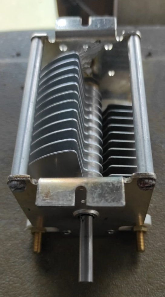 PLATE LOAD CAPACITOR