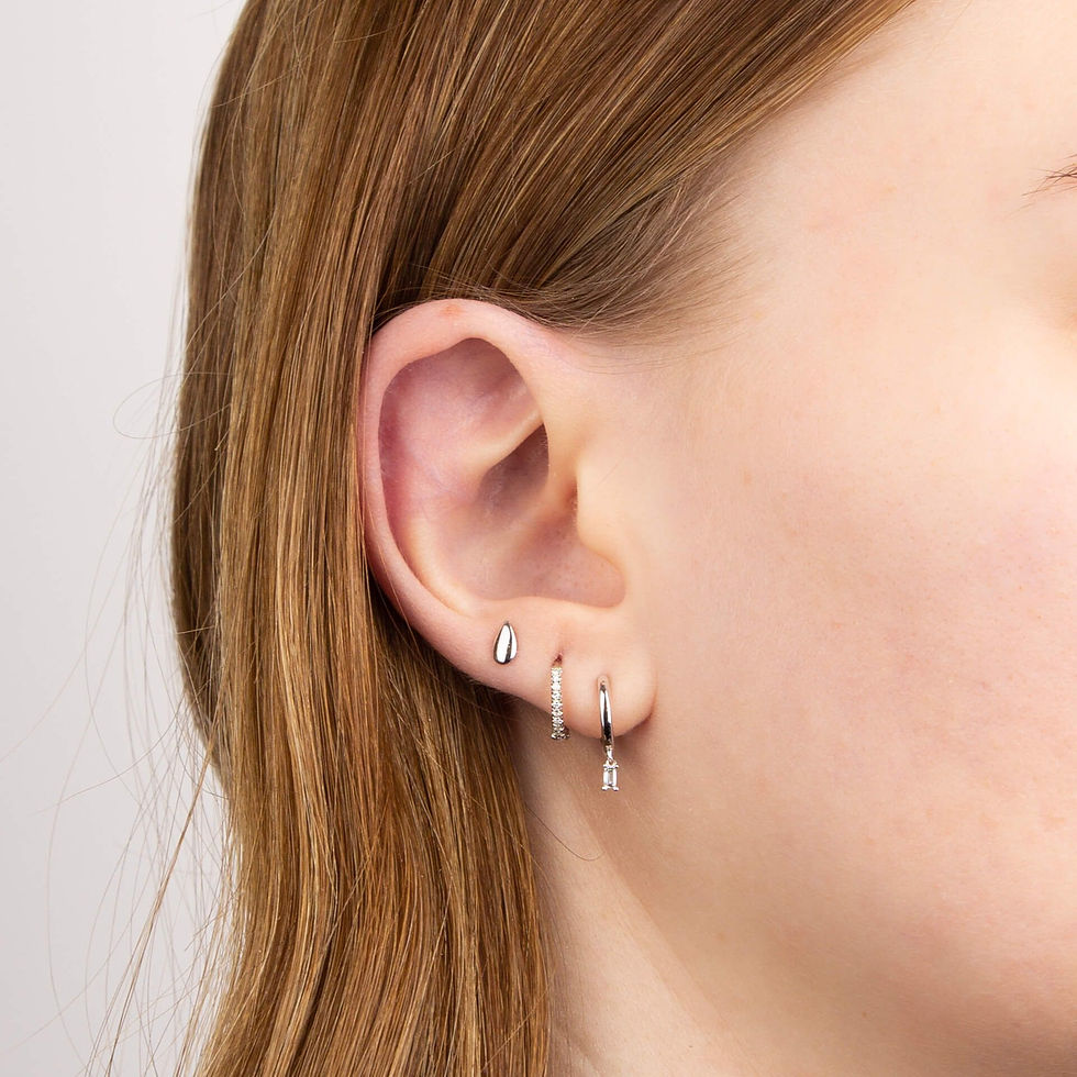 Thumbnail: 9ct White Gold Plain Teardrop Stud Earrings