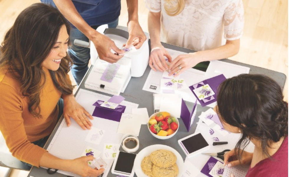 Moments créatifs en bonne compagnie c'est ça l'esprit Stampin'Up!