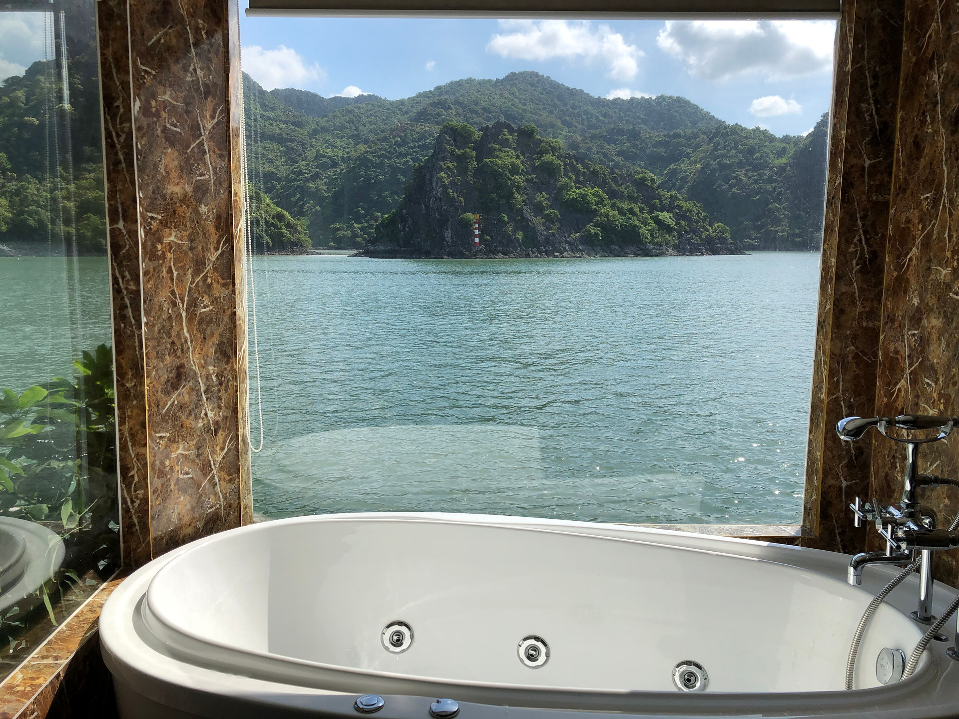 Bathtub on Lan Ha Bay