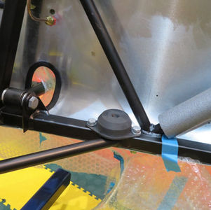 Engine mounting rubber blocks and earth lead