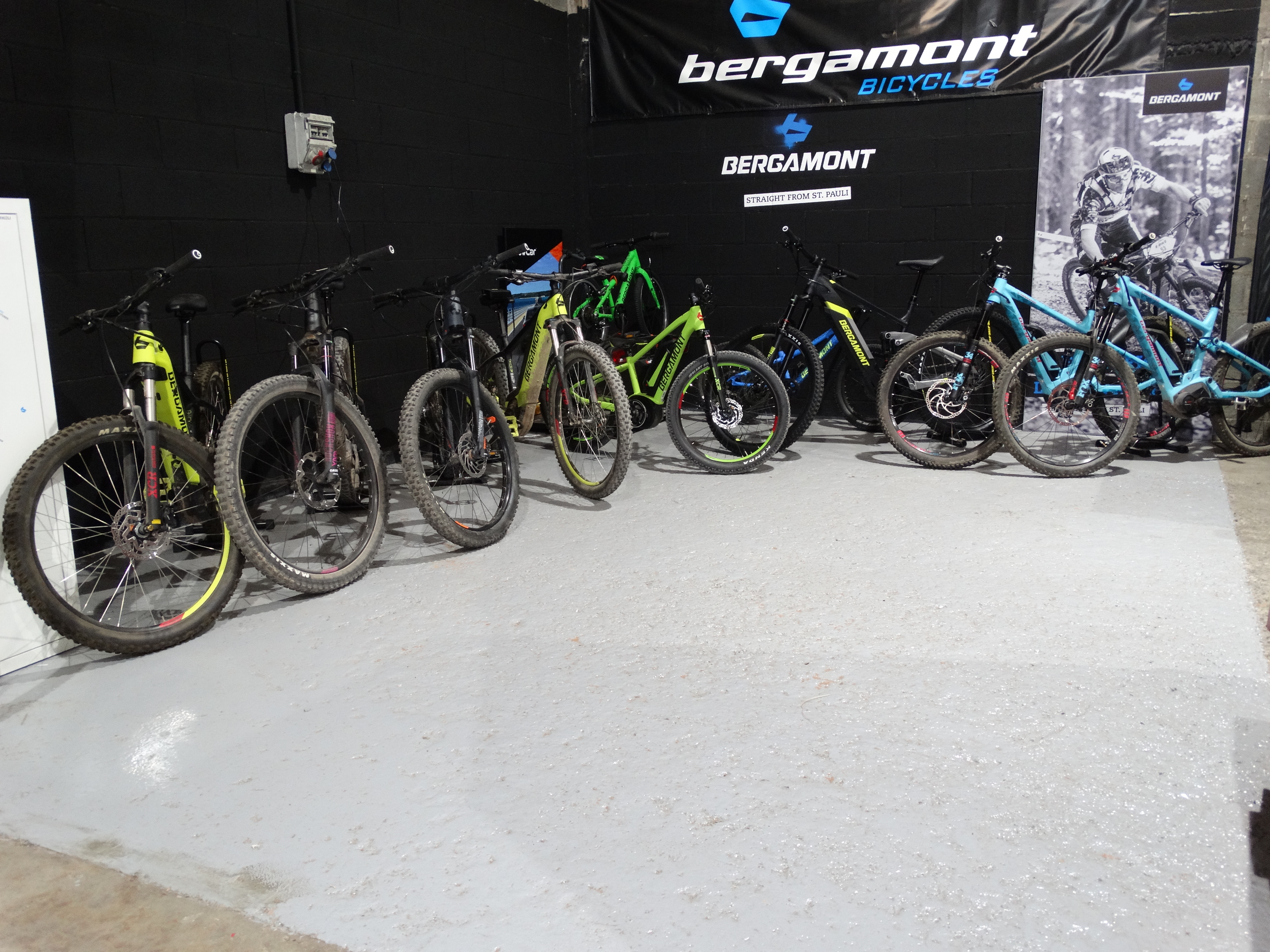 BAGES ON E-BIKE