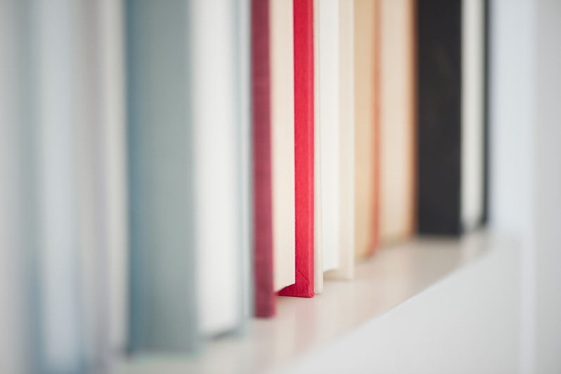 Livros na prateleira
