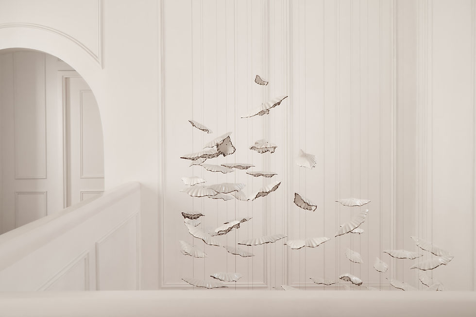 the-white-arcade-dubai-gallery-chandelier-01-dora-tokai-designs