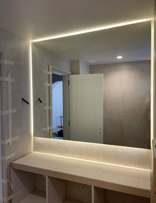 Bathroom mirror with LED
