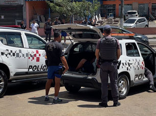 Cinco viaturas da PM atendem ocorrência e conduzem dois suspeitos à delegacia em Itaquaquecetuba