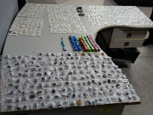 Polícia Militar apreende mais de 800 porções de drogas em casa no Jardim São Manuel, em Itaquá