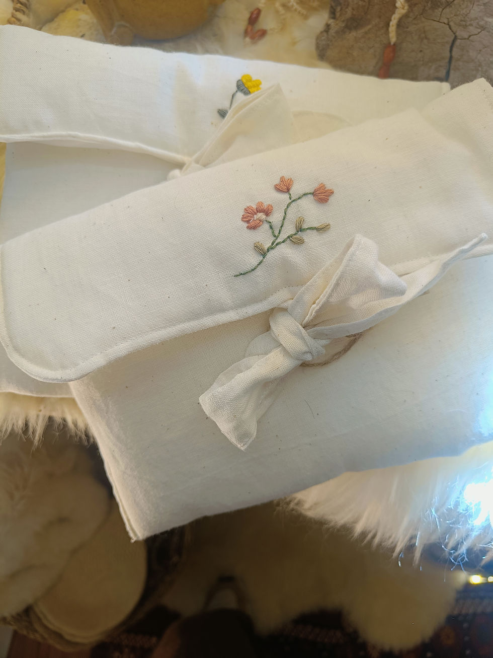 Miniature : Pochettes artisanales en tissus naturels