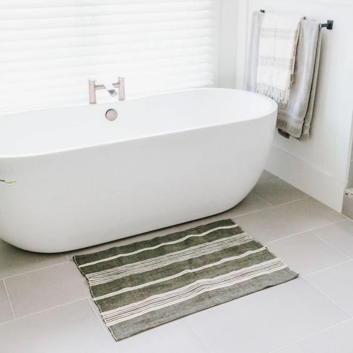 Aden Cotton Bath Mat grey natural with bath tub