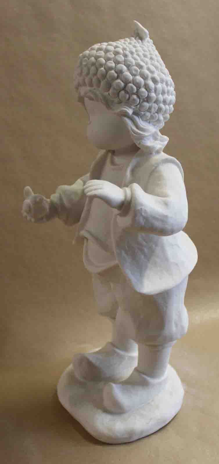Miniatura: FIGURA "DUENDE NIÑO CON UN PÁJARO EN LA MANO"