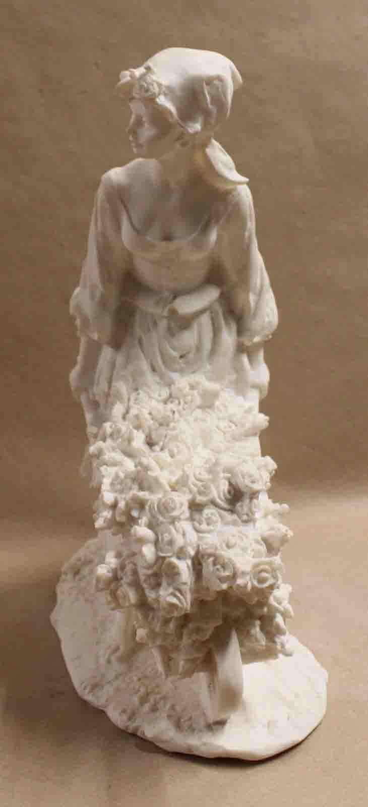 Miniatura: FIGURA "MUJER LLEVANDO UN CARRETILLO DE FLORES"