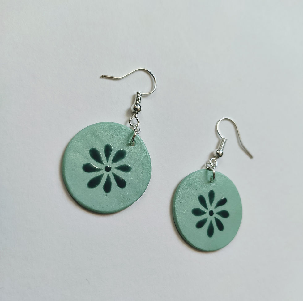 Thumbnail: Green daisy circle earrings (M)