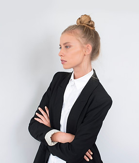 Woman wearing a black Jacket
