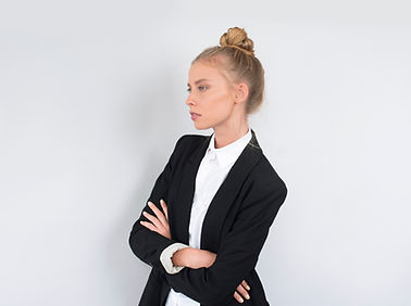 Mujer con atuendo de negocios