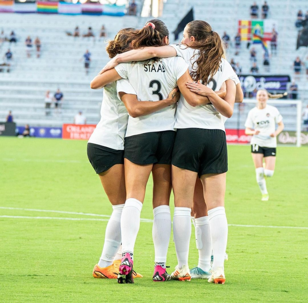 Stabb Celebration with teammates after goal