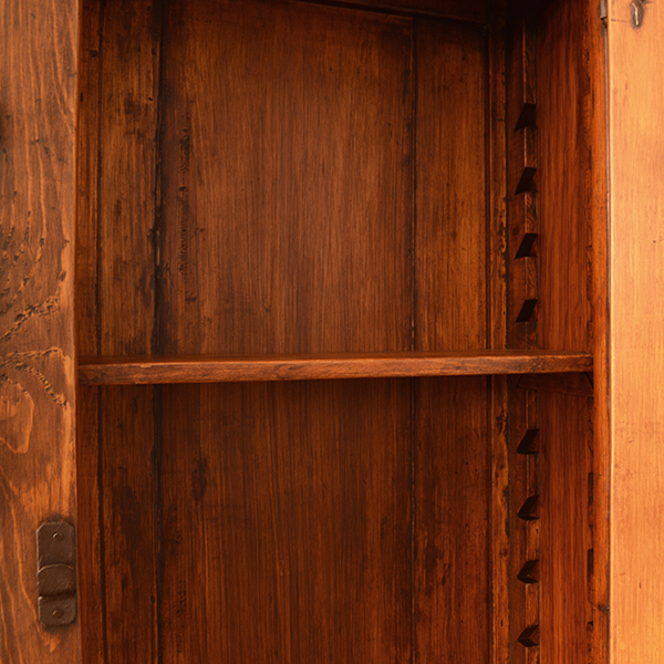 Thumbnail: Cálido Cabinet