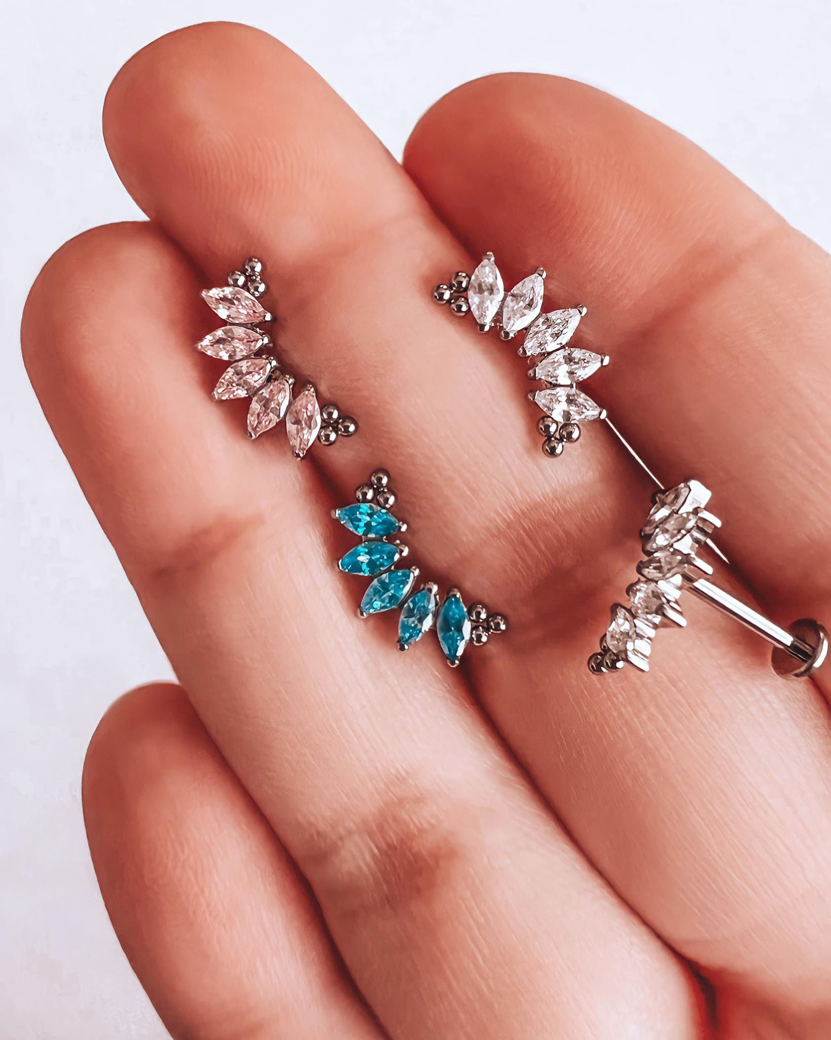 Piercings labret rosca interna cinco pétalos y filigranas de Titanio ASTM F136