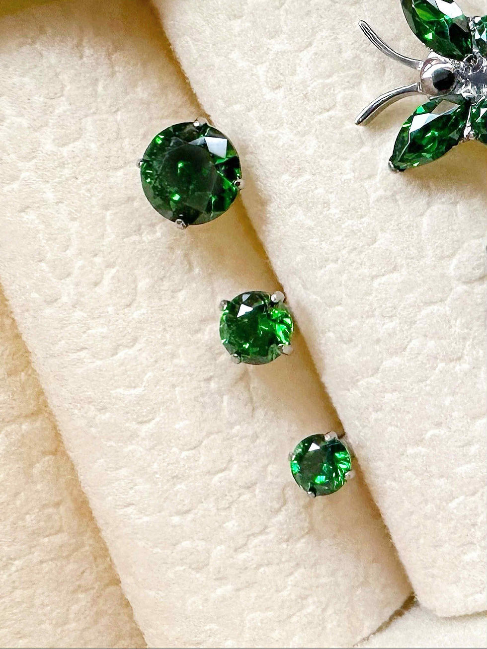 Miniatura: Piercing labret rosca interna circón colores en 2,5 y 3 mm de Titanio ASTM F136