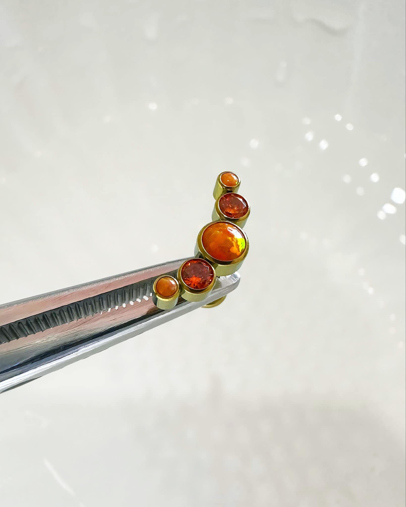 Piercing labret circones y 贸palos naranjas anodizado a GOLD de Titanio ASTM F136