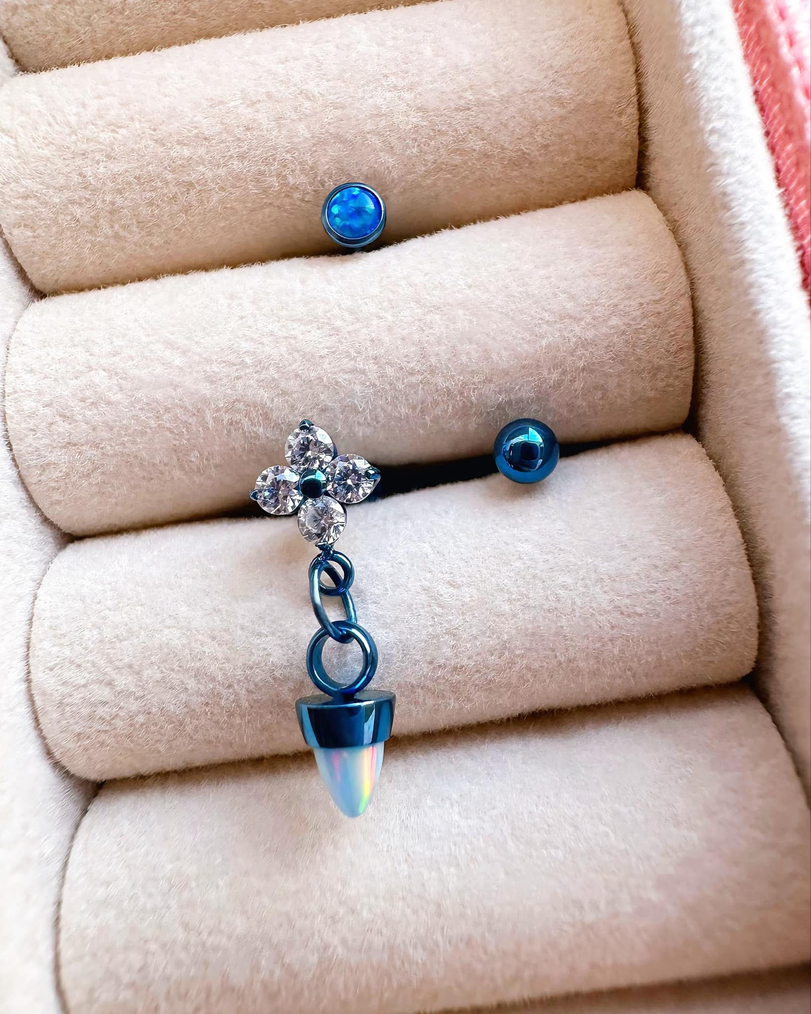 Piercings labrets cierre push pin anodizados a Sky Blue de Titanio ASTM F136