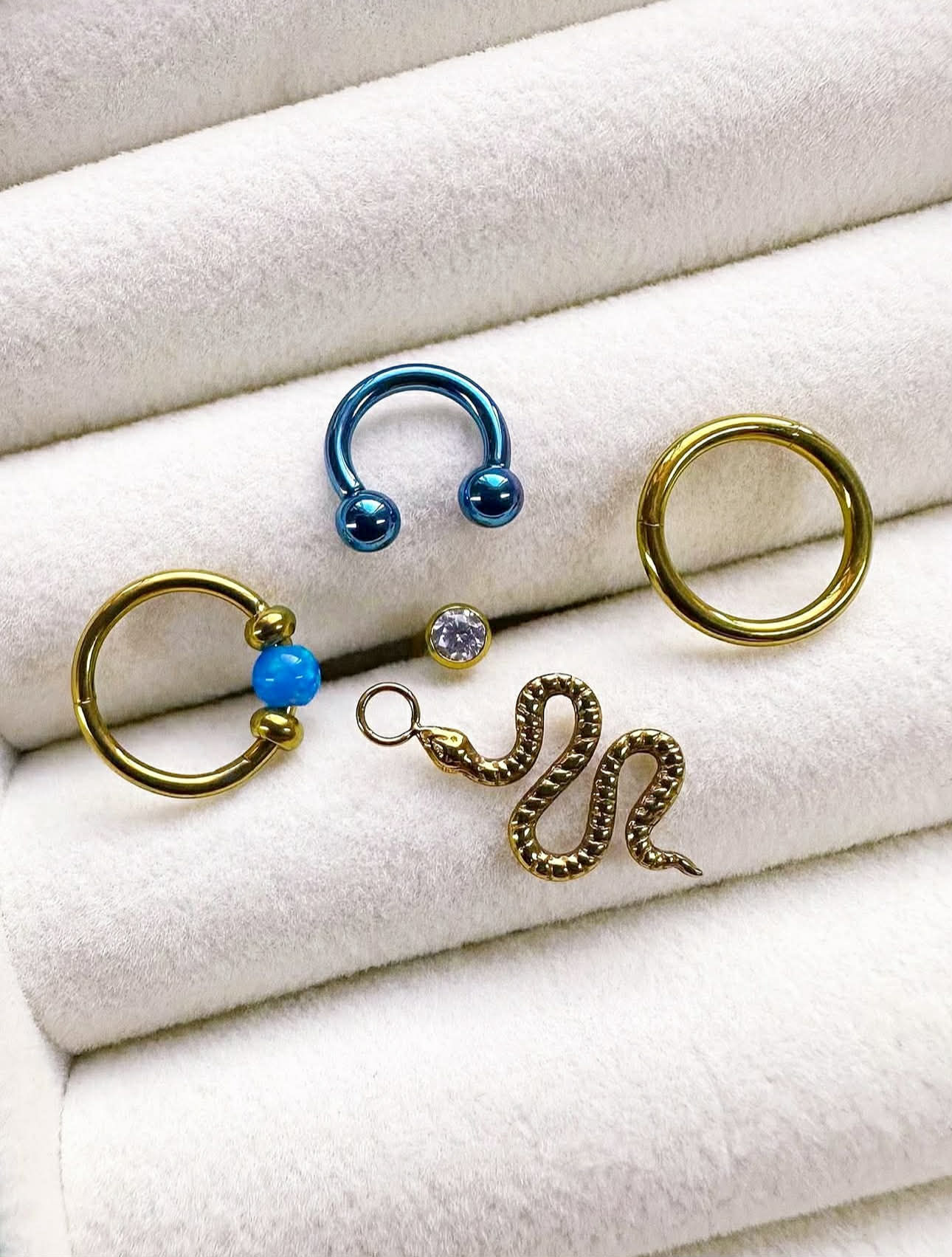 Piercings argollas clicker, labret y colante anodizados de Titanio ASTM F136