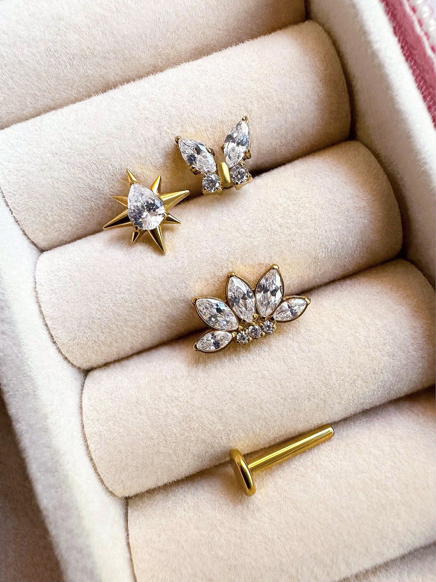 Piercings labret rosca ros interna circones blancos de Titanio ASTM F136