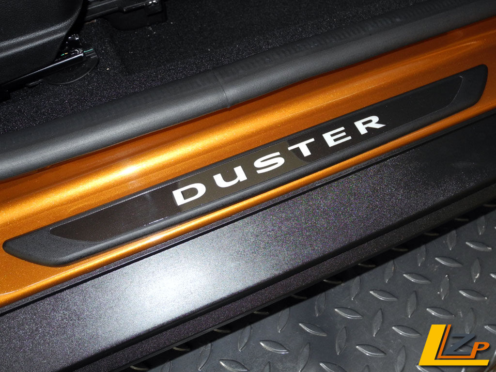 Prahové lišty pro Dacia Duster II s automatickým osvětlením