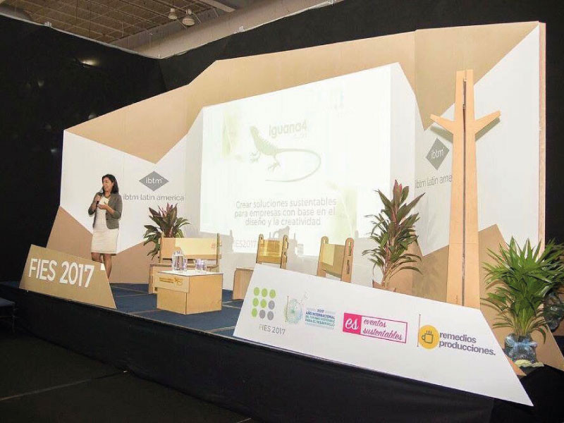 Material para evento / Escenario y mobiliario para FIES 2017