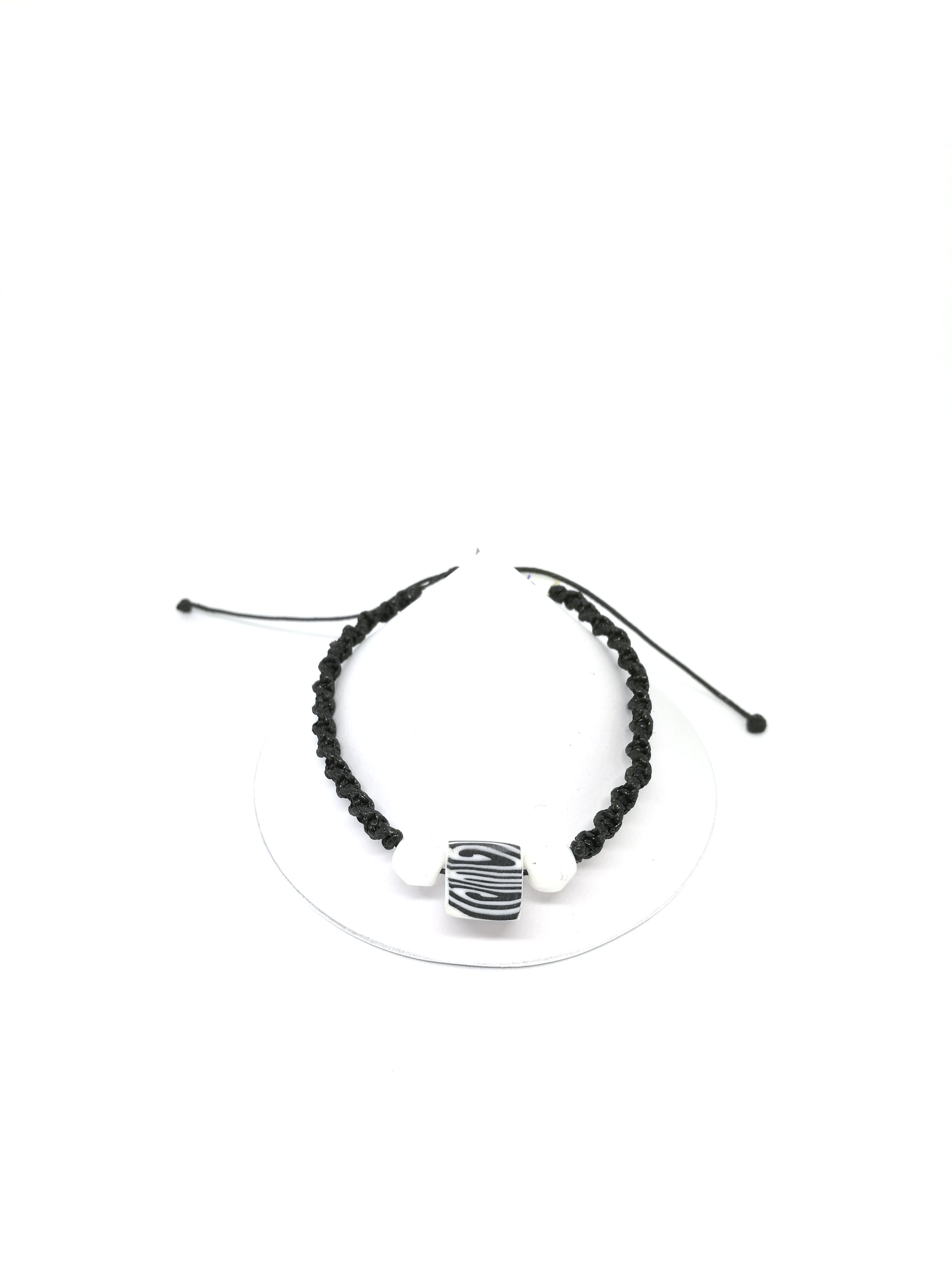 Makraméé_Block - Armband mit weißen Perlen