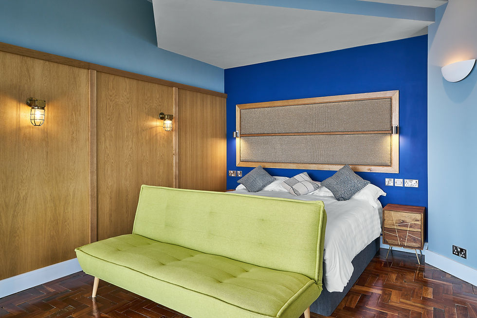 Oyster Island, Sofa & Bed