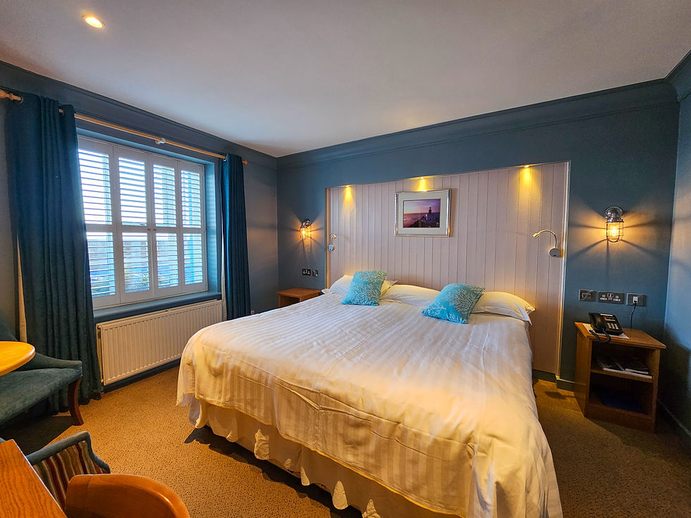 Baily - Bed & Window