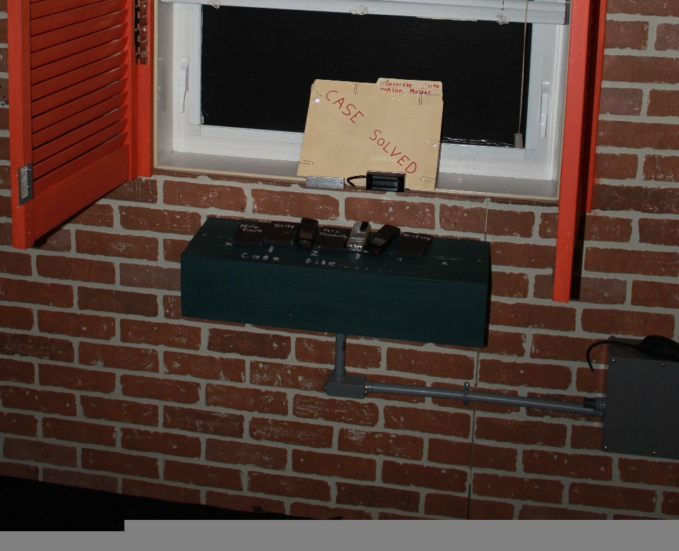 Mystery Alley Orange window game