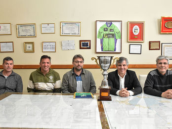 RECONOCIMIENTO AL CAMPEÓN DE CINCO QUILLAS JORGE SÁNCHEZ