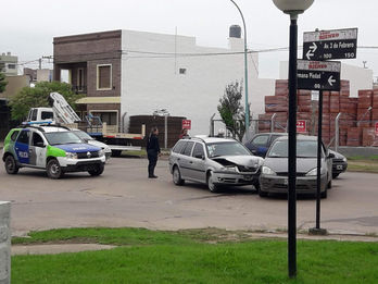 DOS VEHÍCULOS CHOCARON EN TRES DE FEBRERO Y NECOCHEA