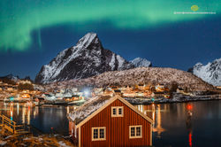 Nordlicht über Reine Lofoten