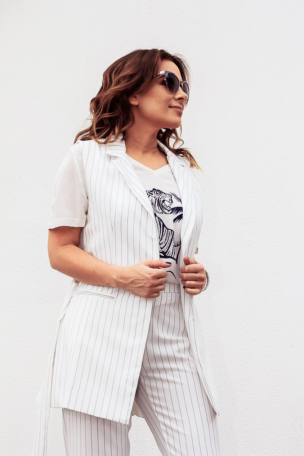 look total white com listras