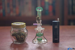 dry-herb-vaporizer-vs-bong.jpg