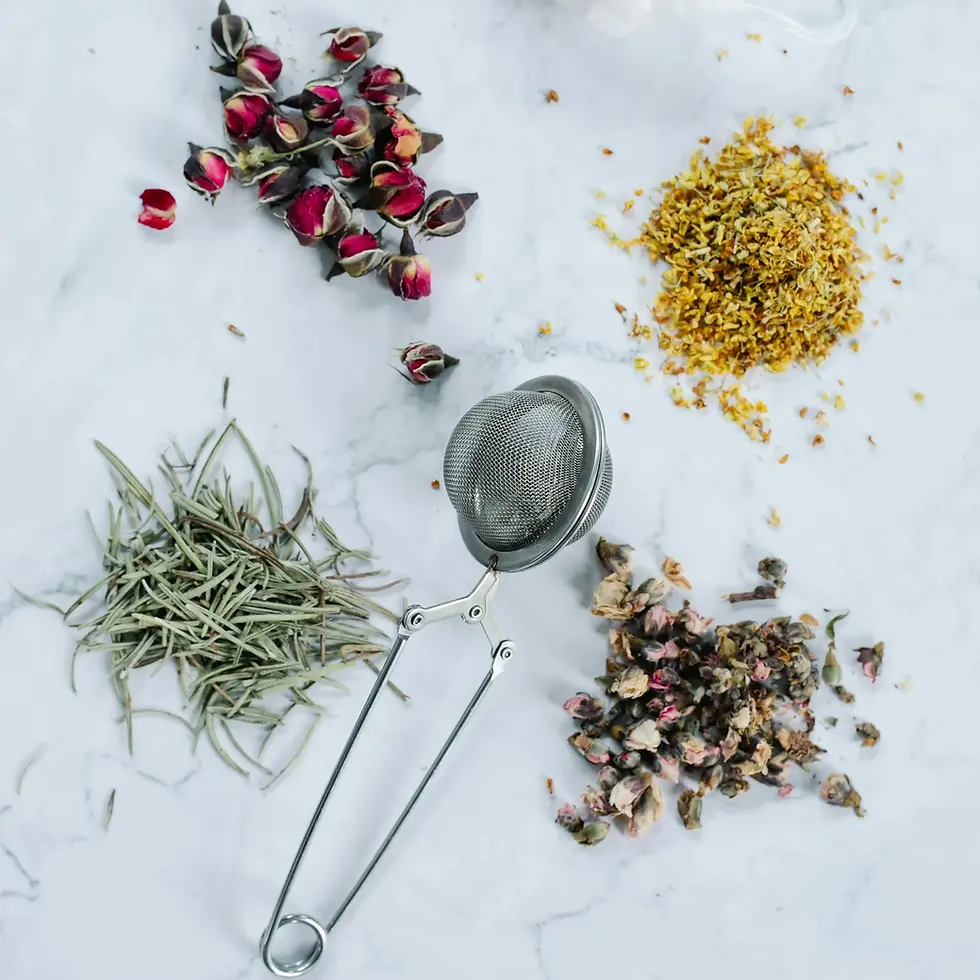 Plantes médicinales et infuseur à thé, naturopathe la chapelle sur erdre