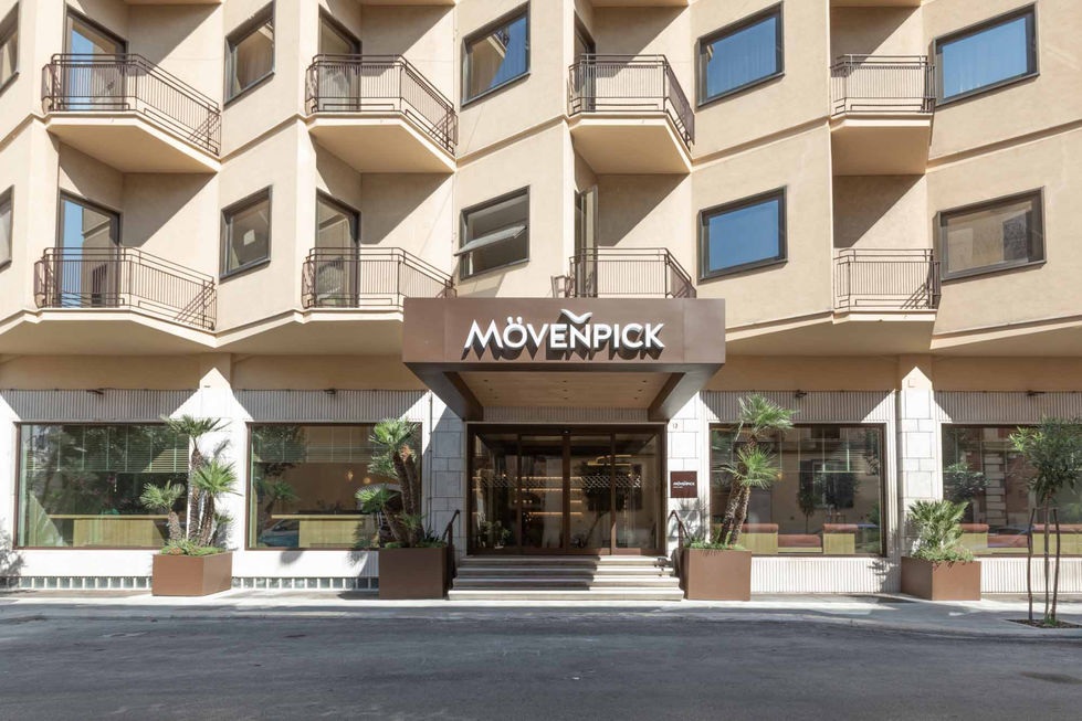 Fotografia di interior design della lobby del Mövenpick Hotel a Bari