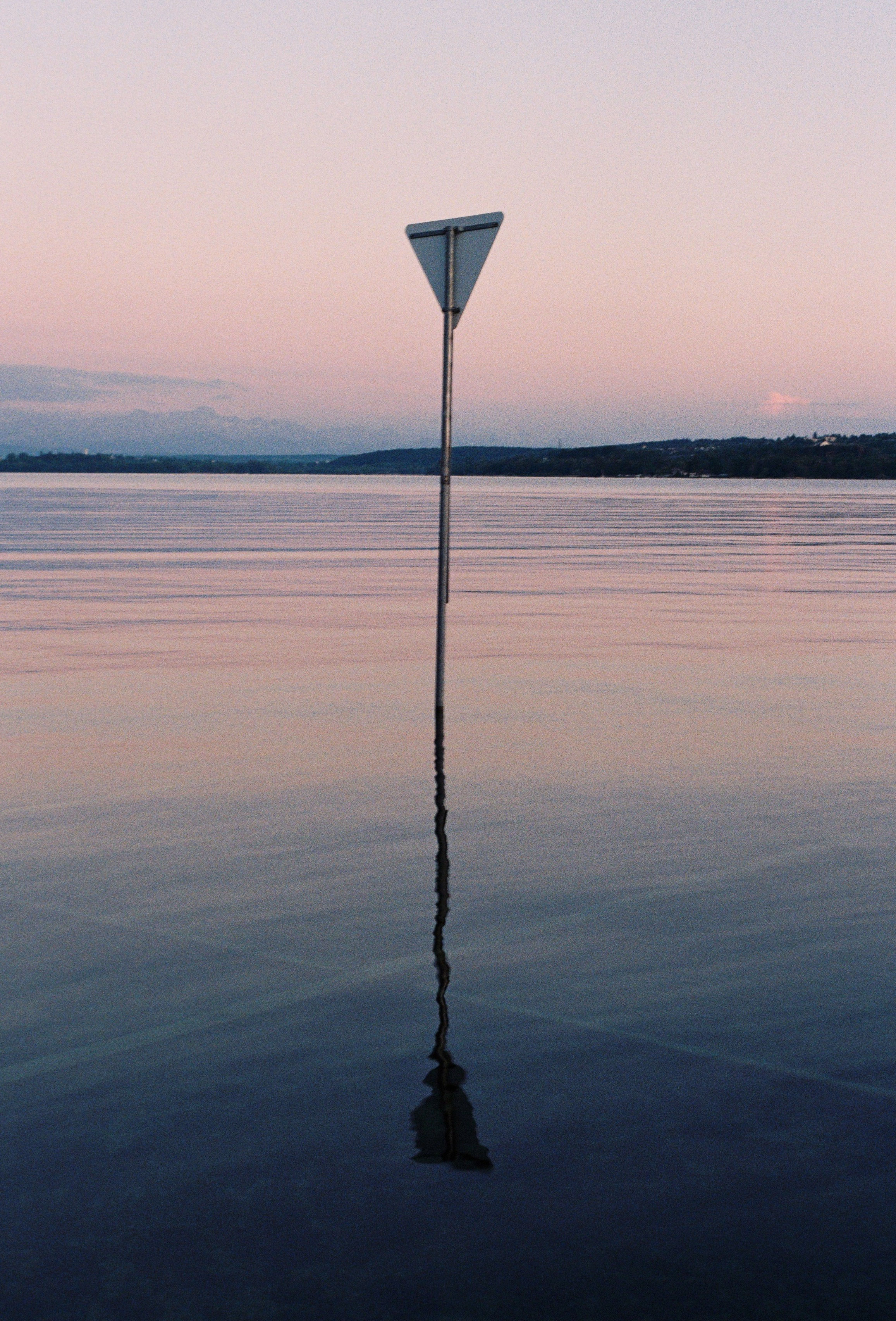 #02 REFLECTIONS OF THE PAST von Hannah Norford