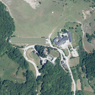 DINGEMAS-ESTRUCTURAS-INGENIERIA-FUENTE DE-PARKING-APARCAMIENTO-HORMIGON-CUBIERTA VEGETAL-C