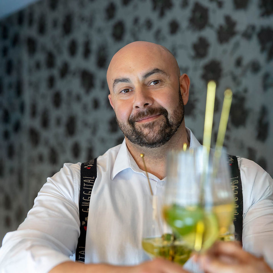 Serviceteam Guggital, Tamas Czira