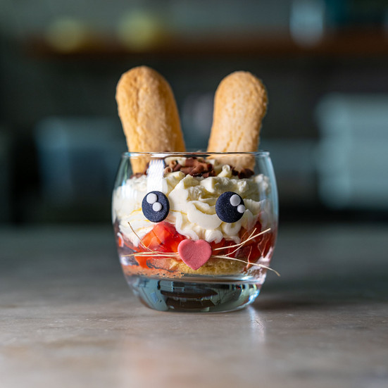 Osterhase im Glas, ein verspieltes Dessert zu Ostern, Hotel Restaurant Guggital Zug