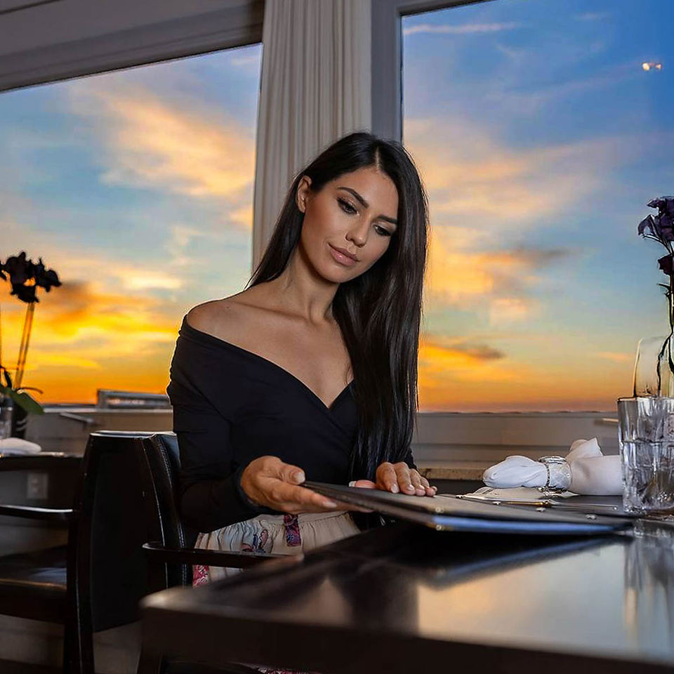 Sunset Restaurant: Juliane Rasheed, Miss Badenwürttemberg, Kleid Doemaboutique