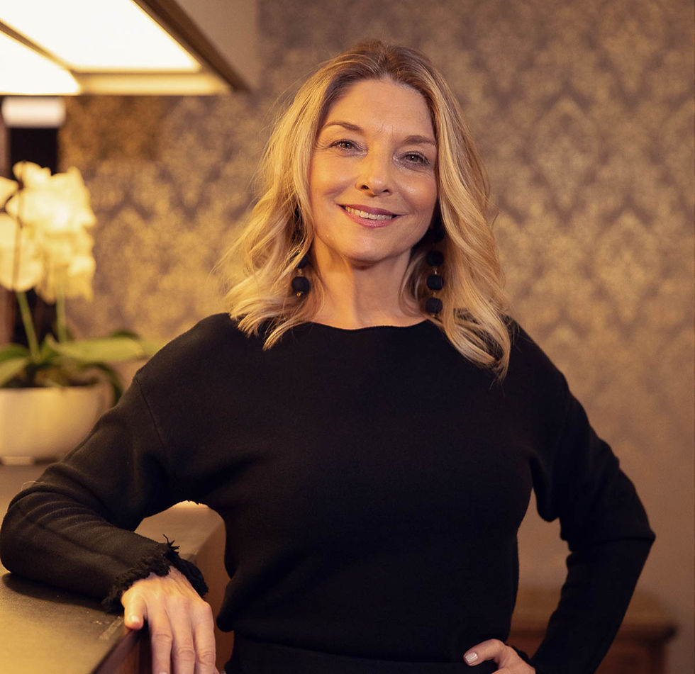 Guest in Guggital's lobby