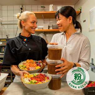 Pokebowlsauce in Zusammenarbeit mit Kona Küche, auf dem Bild: Gica Apopei und Michie Matsugane