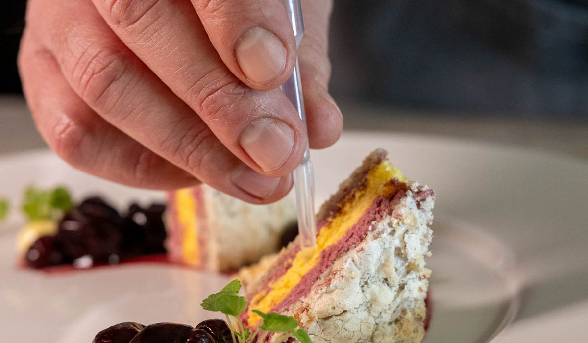 Dessertkreation mit Zuger Kirsch, Hotel Restaurant Guggital, Zug