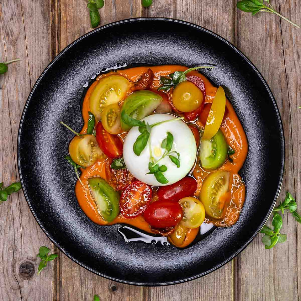 Tomatenvariation mit Burrata, Guggital Sommerkarte
