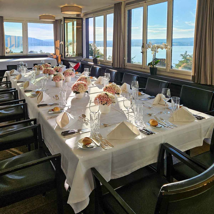 Banketttisch mit herrlichem Blick auf den Zugersee, Hotel Restaurant Guggital, Zug